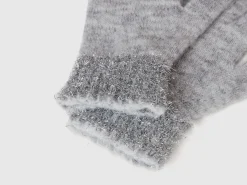 Gloves with lurex