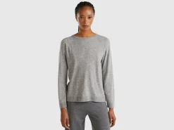 Gray crew neck sweater in cashmere and wool blend