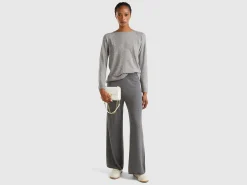 Gray crew neck sweater in cashmere and wool blend