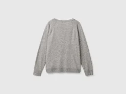 Gray crew neck sweater in cashmere and wool blend
