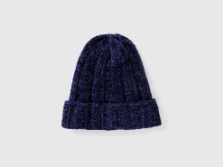 Hat in chenille