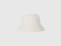 Hat in faux fur