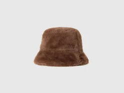 Hat in faux fur