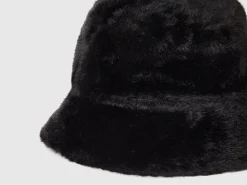 Hat in faux fur