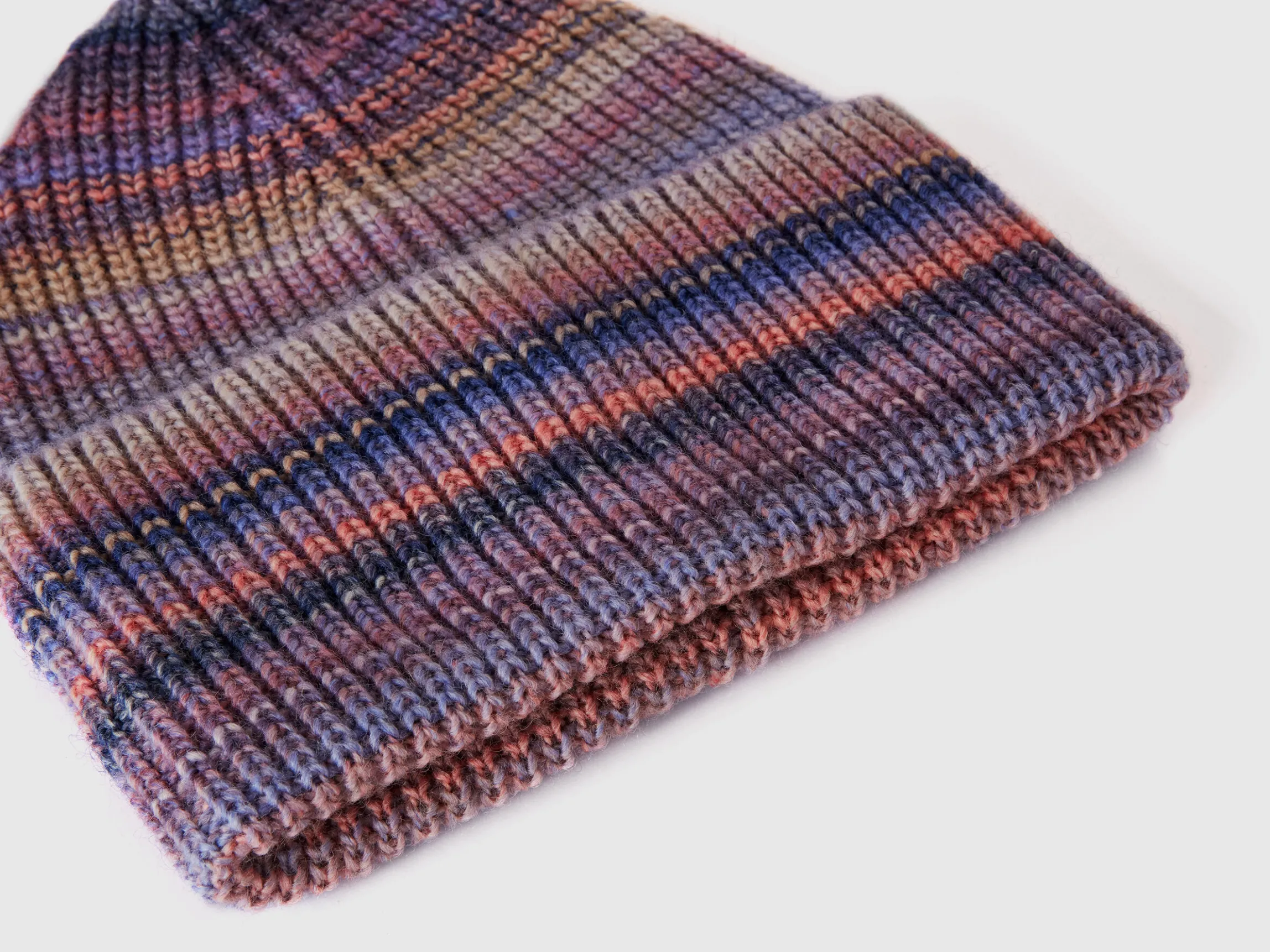 Hat in multicolored wool blend