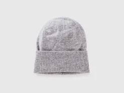 Hat in pure Merino wool