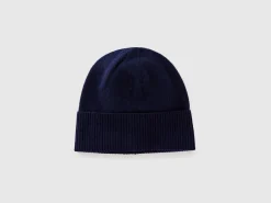 Hat in pure Merino wool