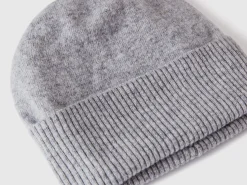 Hat in pure Merino wool