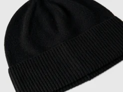 Hat in pure Merino wool