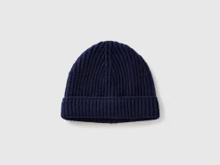 Hat in pure virgin wool