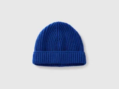 Hat in pure virgin wool