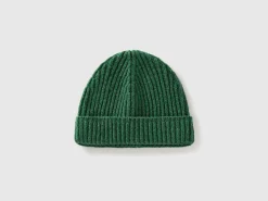 Hat in pure virgin wool