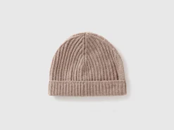 Hat in pure virgin wool