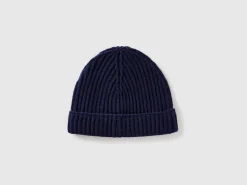 Hat in pure virgin wool