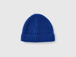 Hat in pure virgin wool