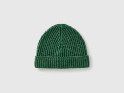 Hat in pure virgin wool