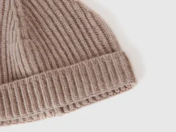 Hat in pure virgin wool