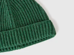 Hat in pure virgin wool