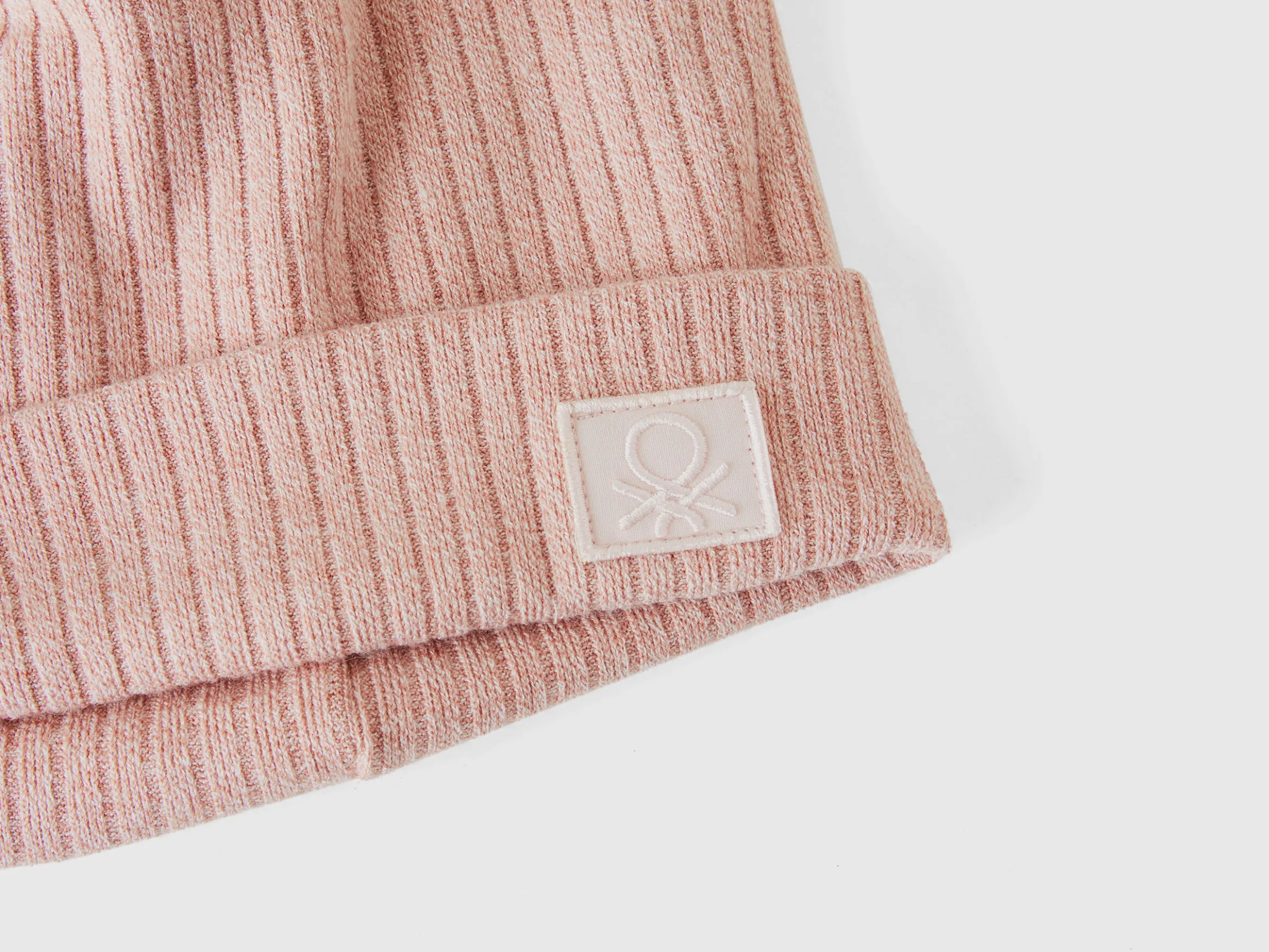 Hat in stretch viscose blend