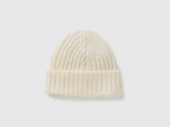 Hat with cable knit