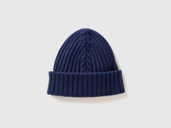 Hat with cable knit