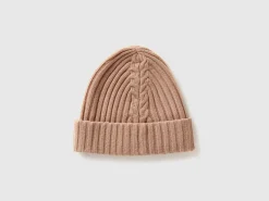 Hat with cable knit