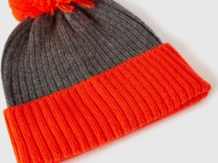 Hat with neon orange details