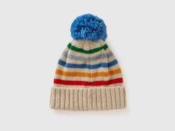 Hat with ski graphic