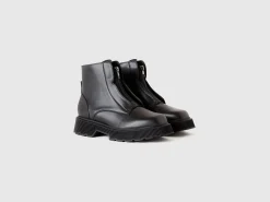 Heavy-duty boots with zipper