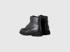 Heavy-duty boots with zipper