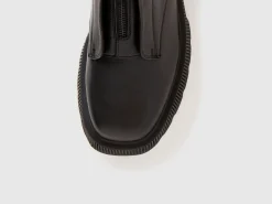 Heavy-duty boots with zipper