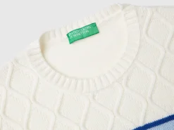 Knit sweater with inlay