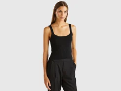 Knitted tank top with square neckline
