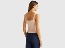 Knitted tank top with square neckline