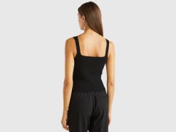 Knitted tank top with square neckline
