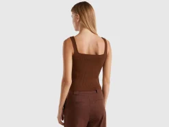 Knitted tank top with square neckline