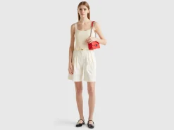 Knitted tank top with square neckline