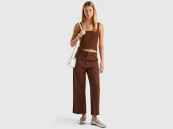 Knitted tank top with square neckline