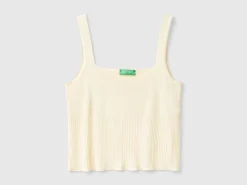 Knitted tank top with square neckline