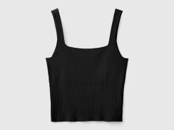 Knitted tank top with square neckline