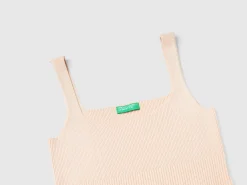 Knitted tank top with square neckline