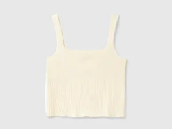 Knitted tank top with square neckline