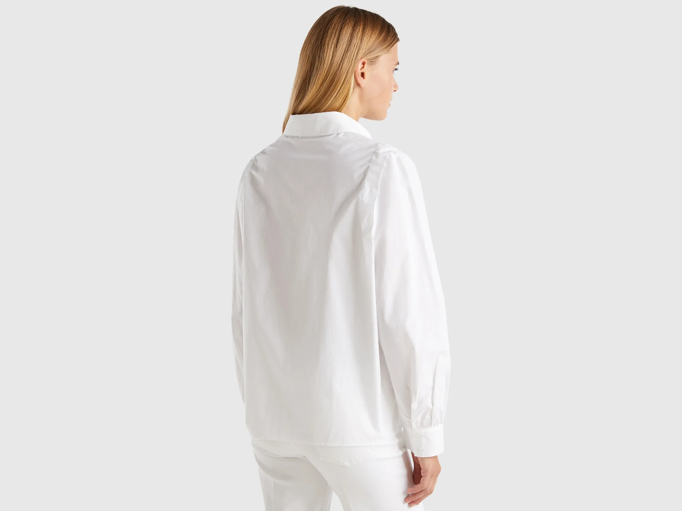 Lightweight shirt in pure cotton