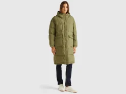 Long puffer jacket with recycled feathers