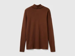 Long sleeve t-shirt with high neck