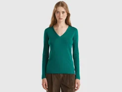 Long sleeve t-shirt with V-neck