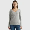 Long sleeve t-shirt with V-neck