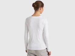 Long sleeve t-shirt with V-neck