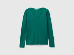 Long sleeve t-shirt with V-neck