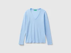 Long sleeve t-shirt with V-neck